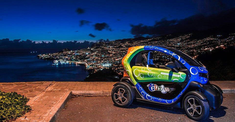 Am Abend: Fahrt im City Bubble durch Funchal