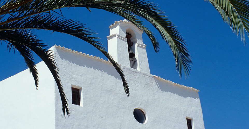 Ibizas Altstadt am Abend 