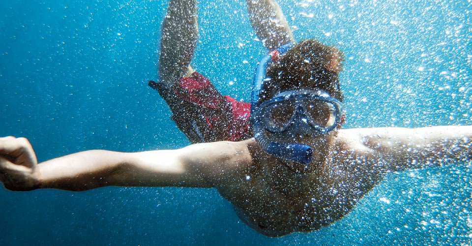 dive with a lot of bubbles