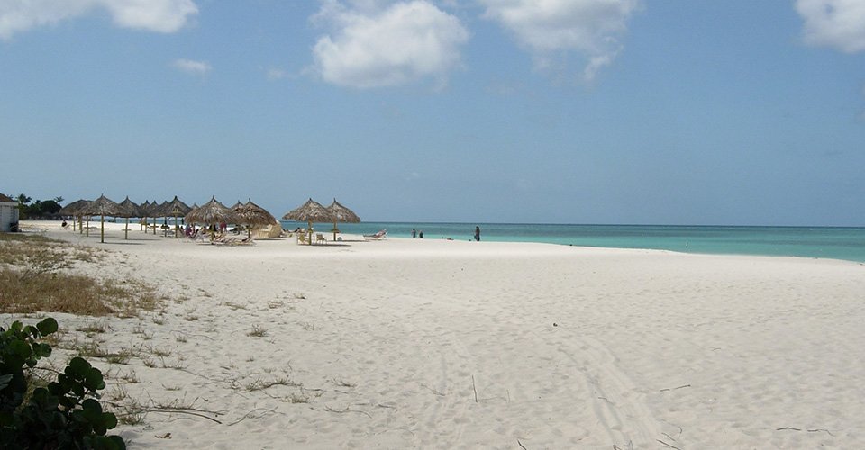 Vom Leuchtturm zum weißen Sandstrand