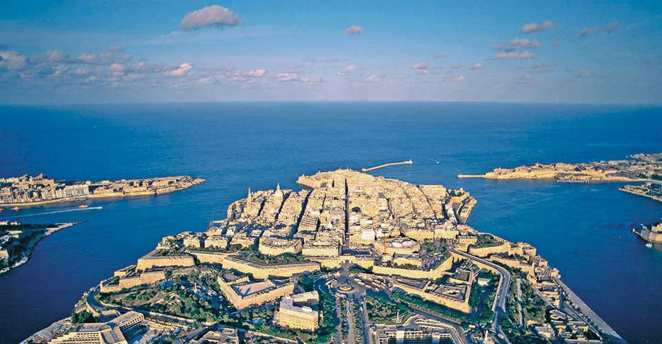 Komm an Land: Panoramafahrt im offenen Bus durch die "Drei Städte" und Mdina