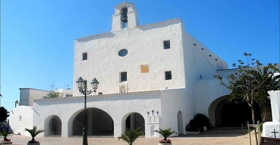 Ibizas Salzfelder und lebendige Küstenstädte
