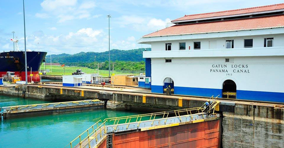 Exklusiv: Im Panoramawagen auf Schienen entlang des Panamakanals