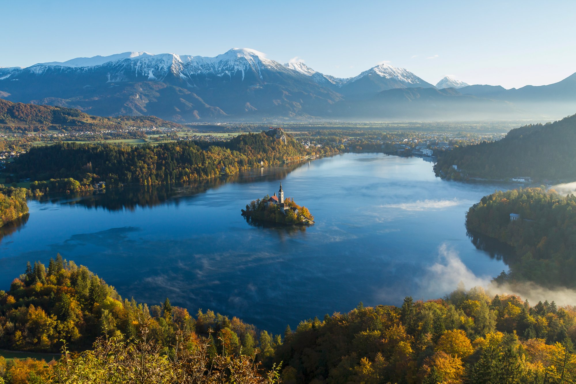 Blick auf einen See  