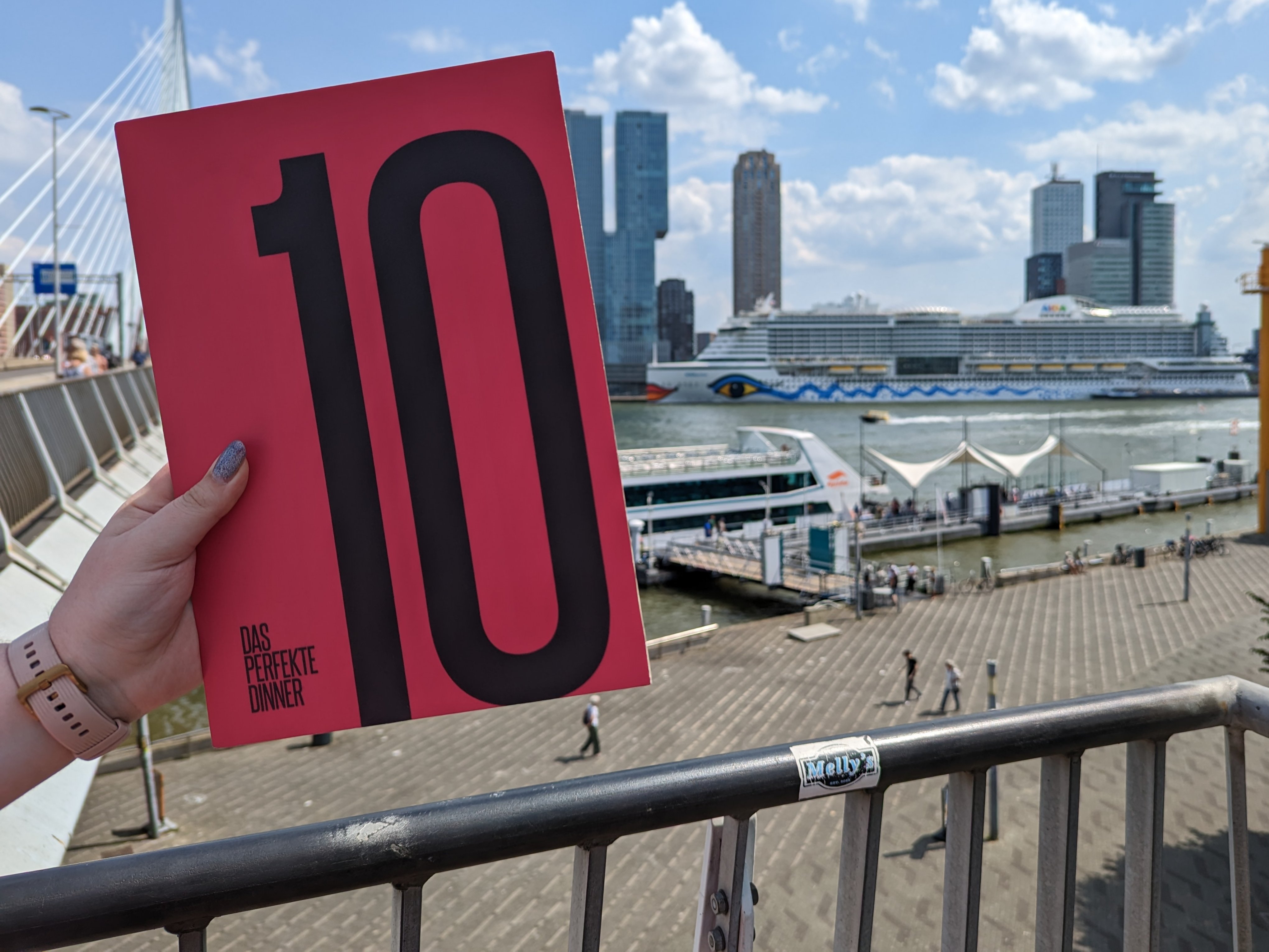 "Das perfekte Dinner" Bewertungstafel im Hafen von Rotterdam