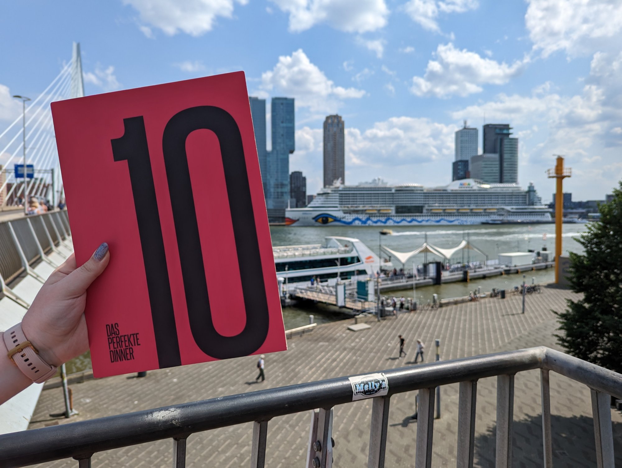 "Das perfekte Dinner" Bewertungstafel im Hafen von Rotterdam