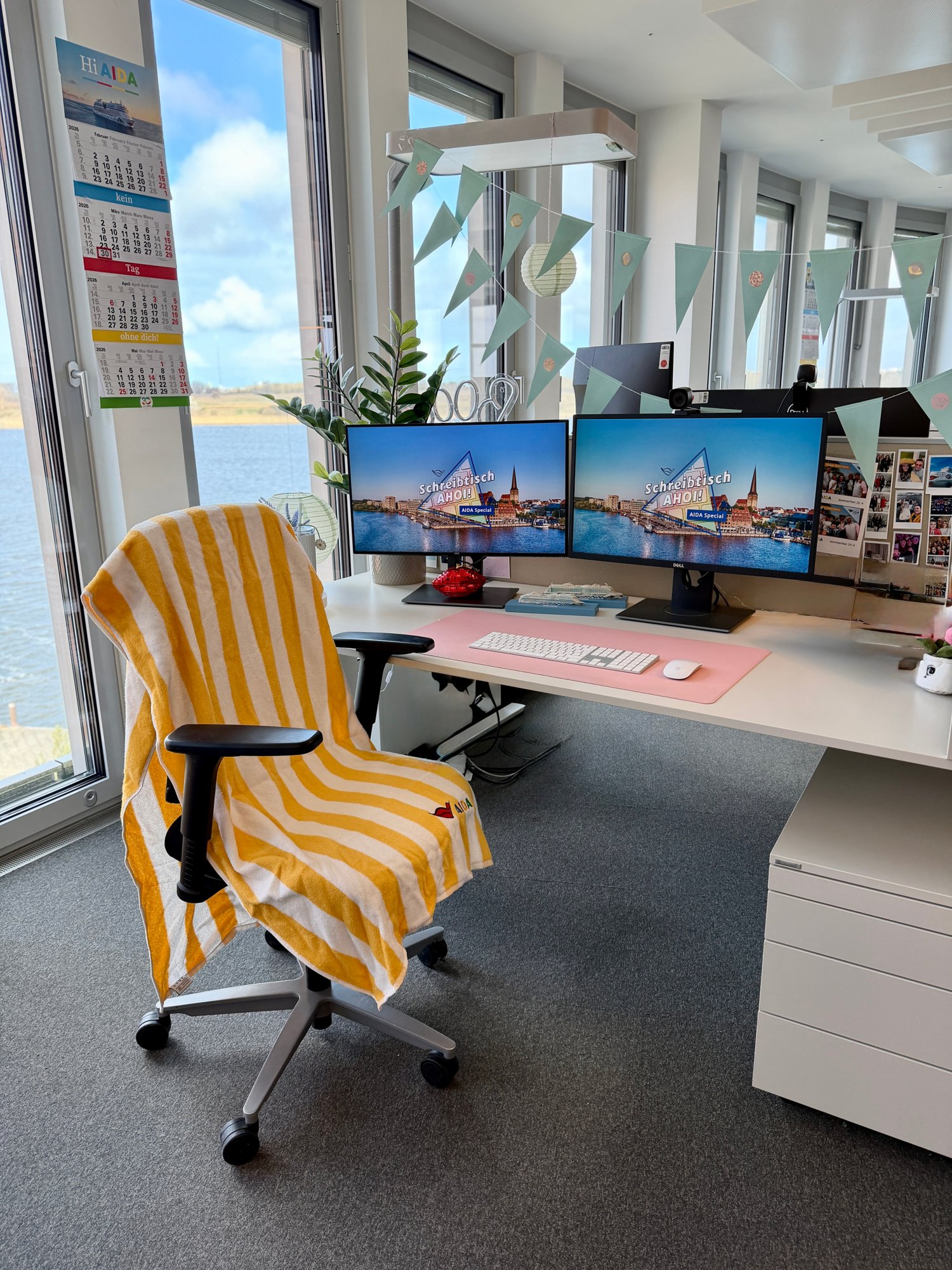 Handtuch am Schreibtisch Reserviert mit Ausblick