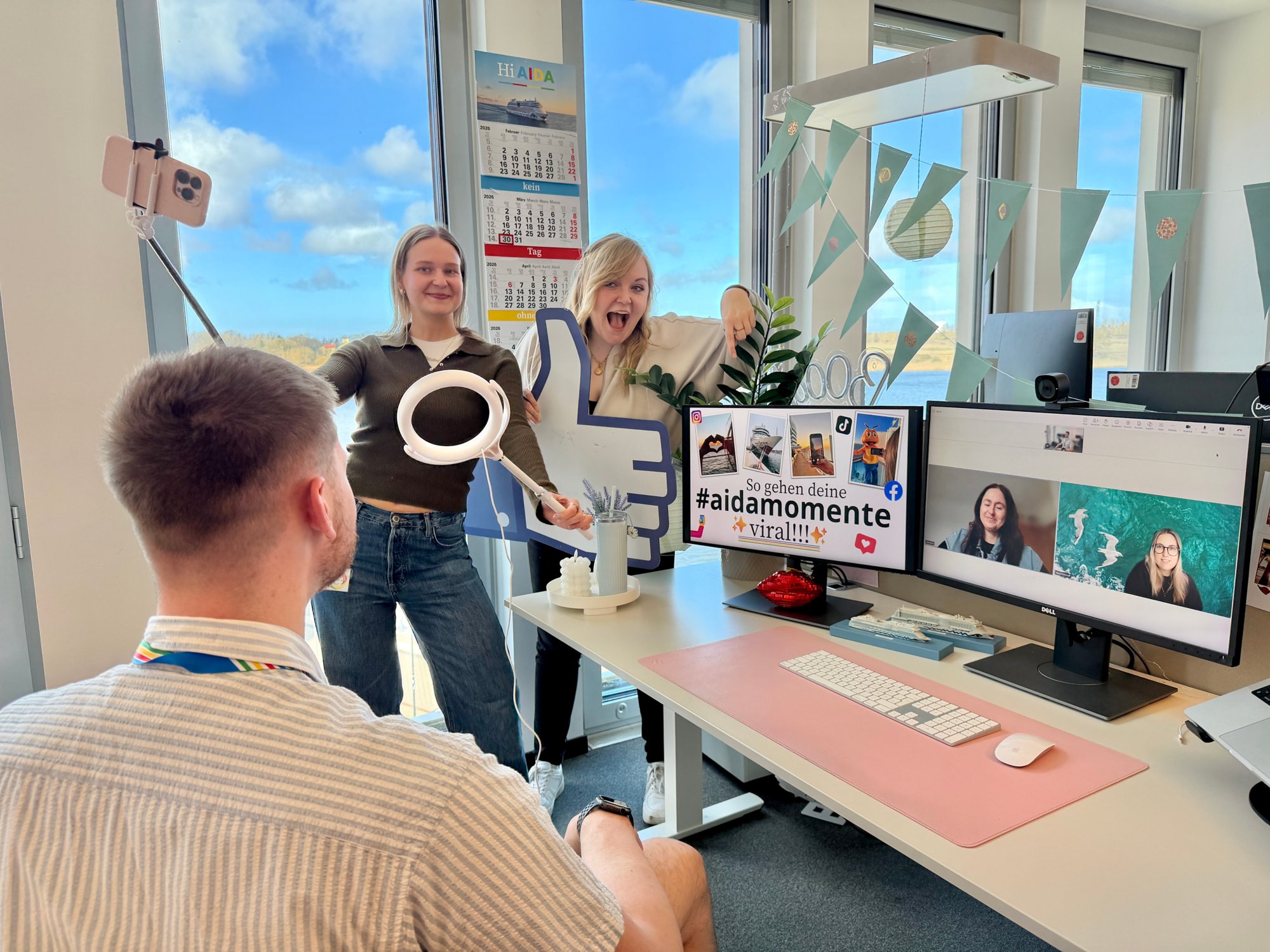 Personen geben Socialworkshop