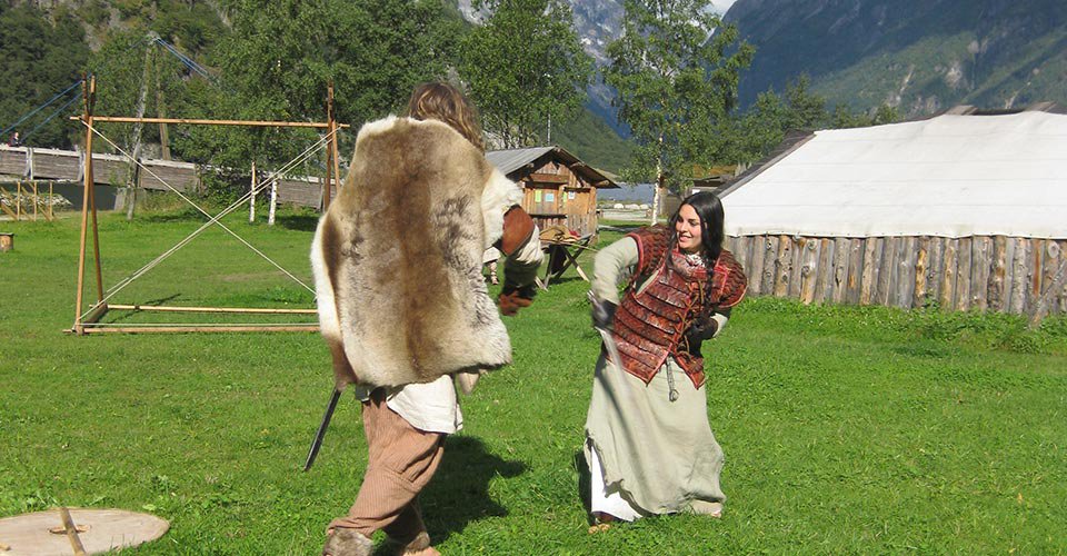 Wikingerdorf und Tvinde Wasserfall