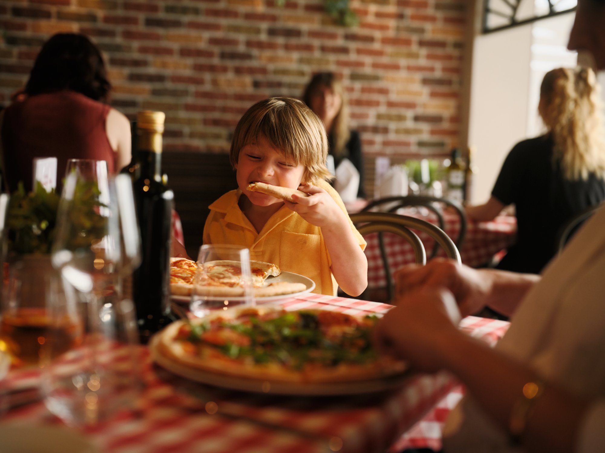 Kind im Ristorante Mamma Mia