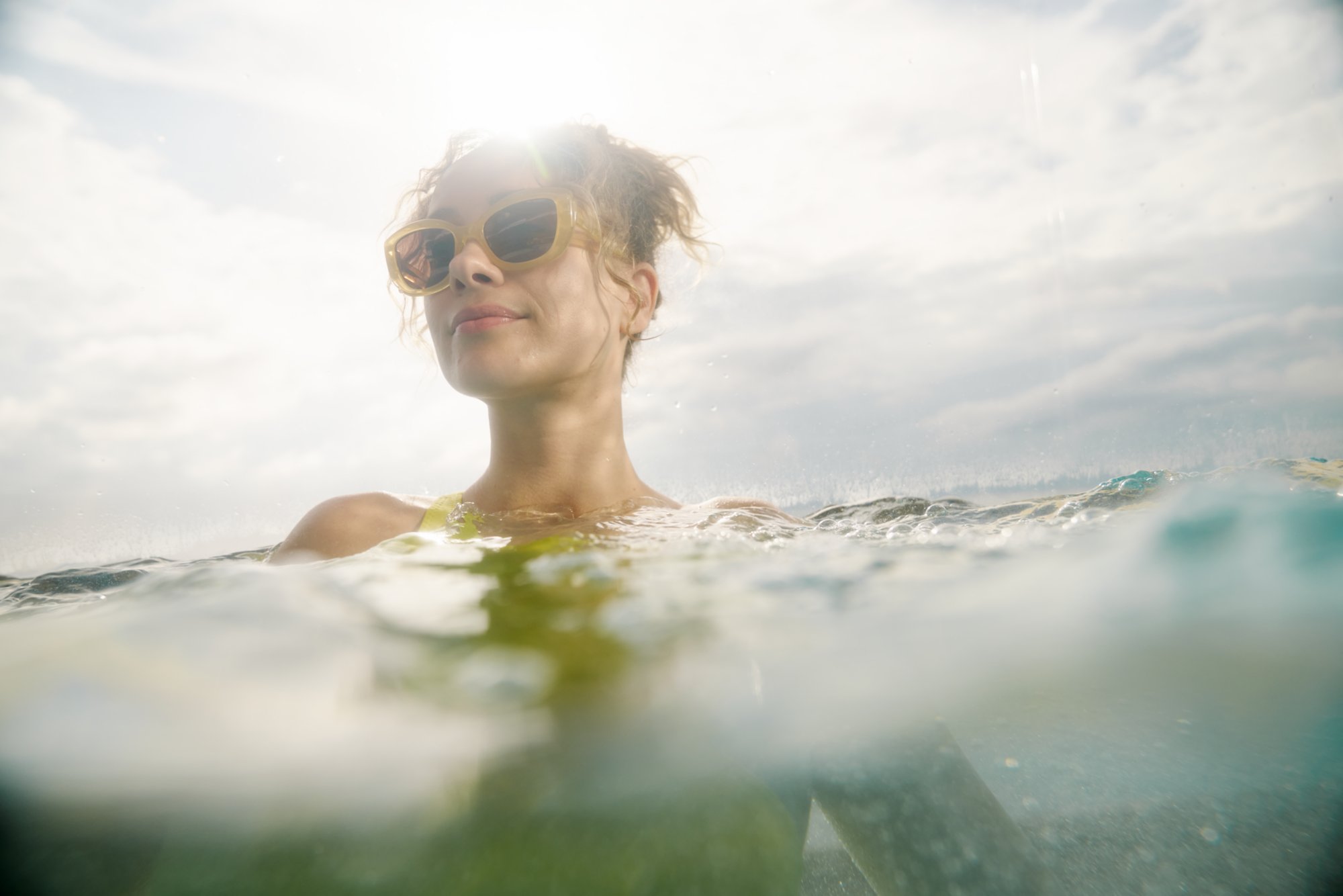 Frau im Pool
