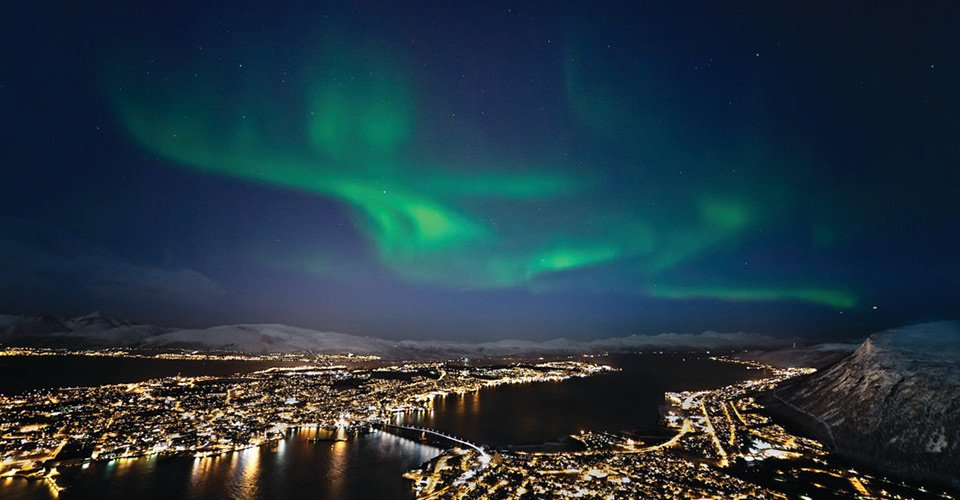 Finnvik Plateau und Seilbahn am Abend 