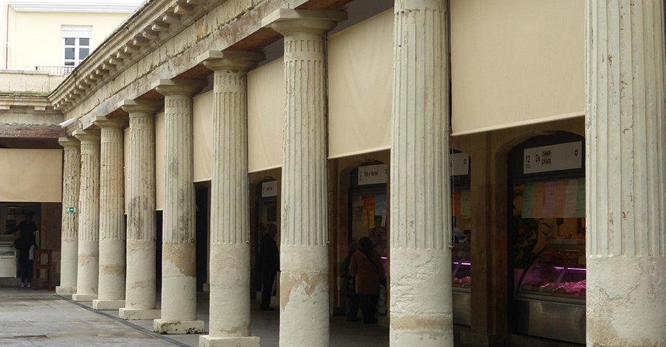 Zu Fuß durch die bunten Straßen und die Markthalle von Cádiz