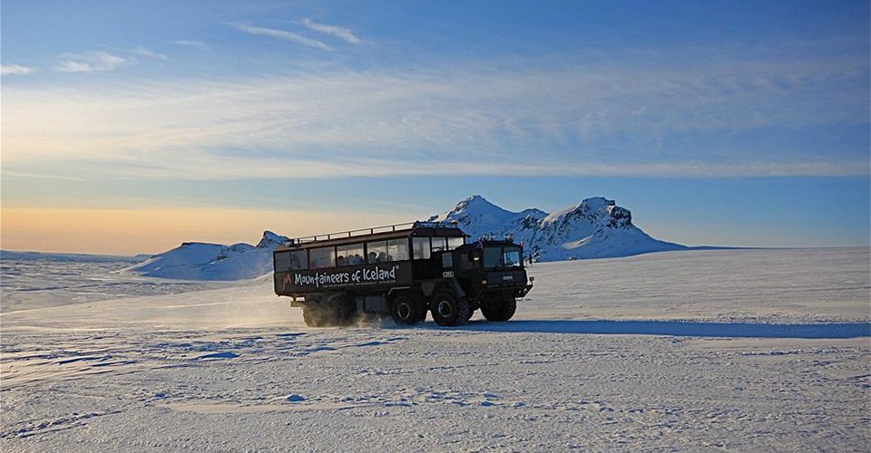Gletscher Abenteuer im Allrad-Fahrzeug