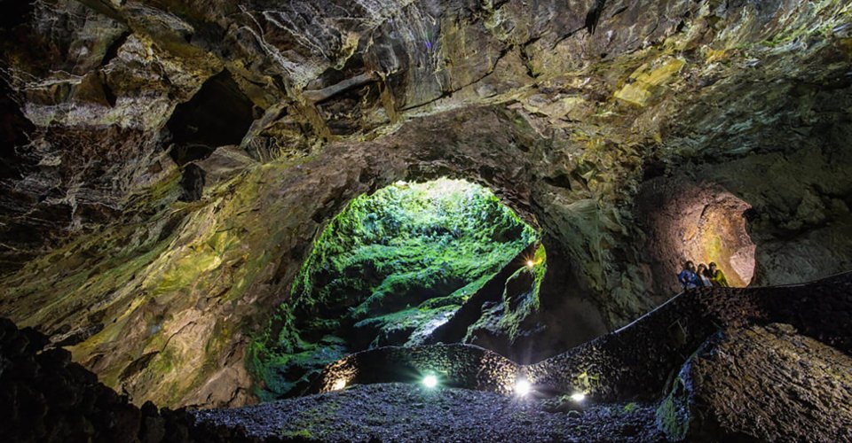Heißer Tipp: Vulkanhöhle des Algar do Carvão 