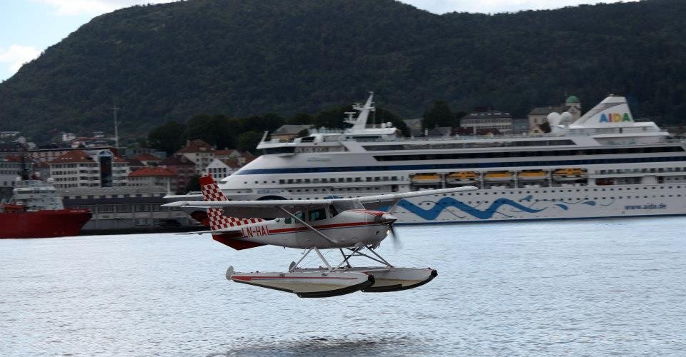 Mit dem Wasserflugzeug über Bergen und Fjorde