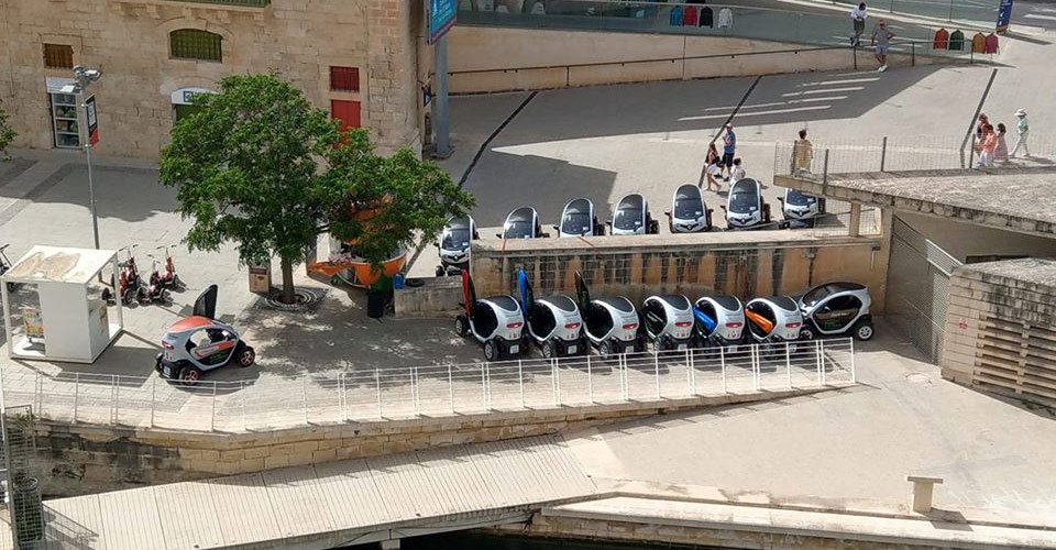 Für Selbstfahrer: Im Elektro-Twizy die Insel erkunden