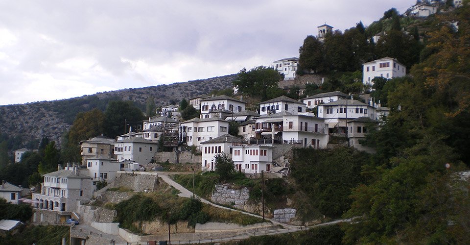Bergdorf Makrinitsa und Strand von Boufa