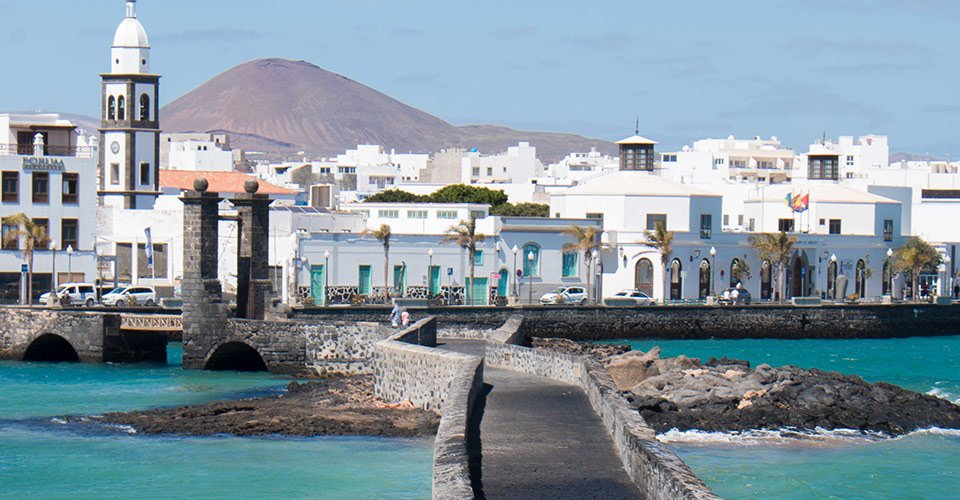 Iglesia de San Ginés e Puente de Las Bolas de Arrecife  Lanzarote Kanaren island Spain
