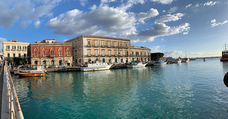 Antikes Syrakus und kleine Insel Ortygia