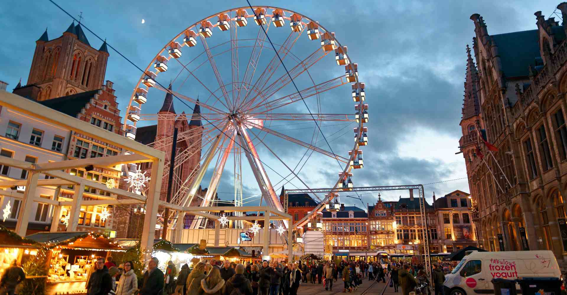 Mittelalterliches Gent mit Weihnachtsmarkt