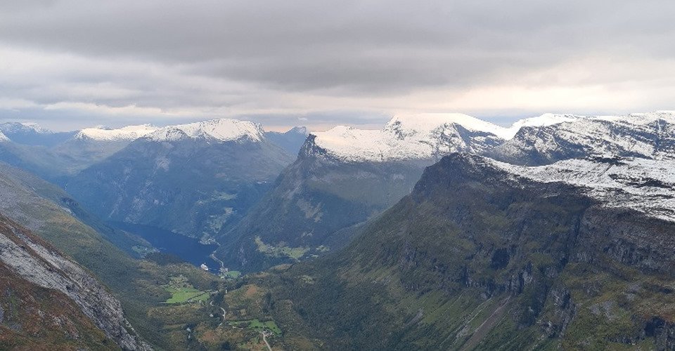 Norwegens Panorama: Idyllische Berg- und Fjordlandschaft 
