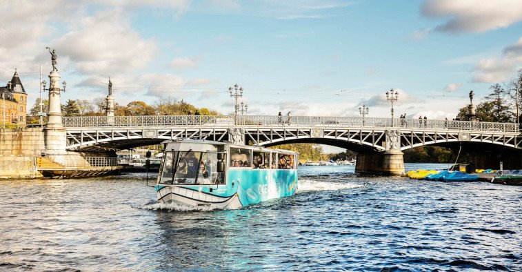 Stockholm im Amphibienbus zu Land und zu Wasser erleben