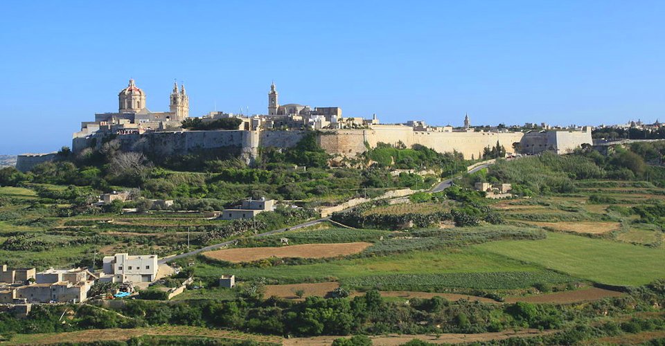 Komm an Land: Mit dem Bus durch die Drei Städte und Mdina