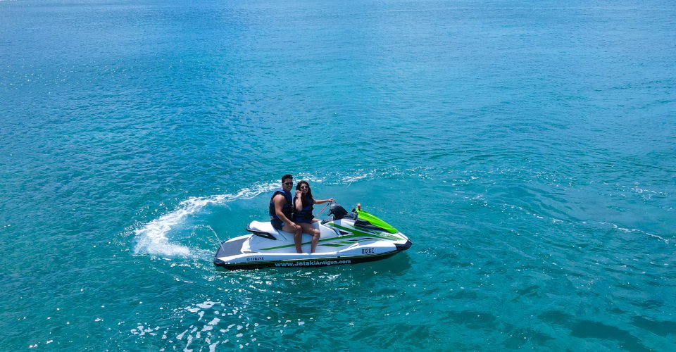 Mit dem Jet Ski Antiguas Küste erkunden