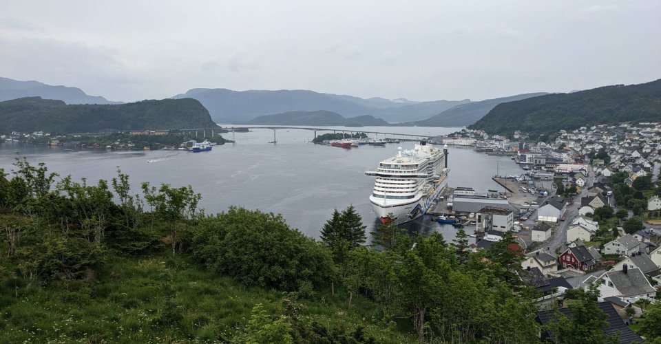 Mit dem Bike zum Stausee und durch Måløy