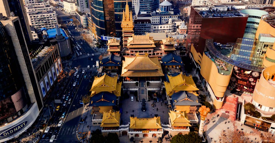 Höchstes Gebäude Chinas und lebhafter Jing'an Tempel