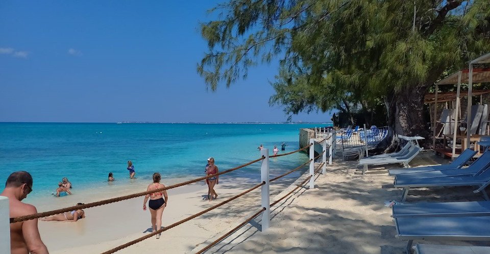 Ein halber Tag im Strandclub am 7 Mile Beach