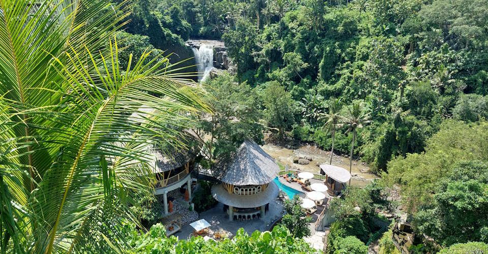 Tegenungan-Wasserfall und Glasbodenbrücke