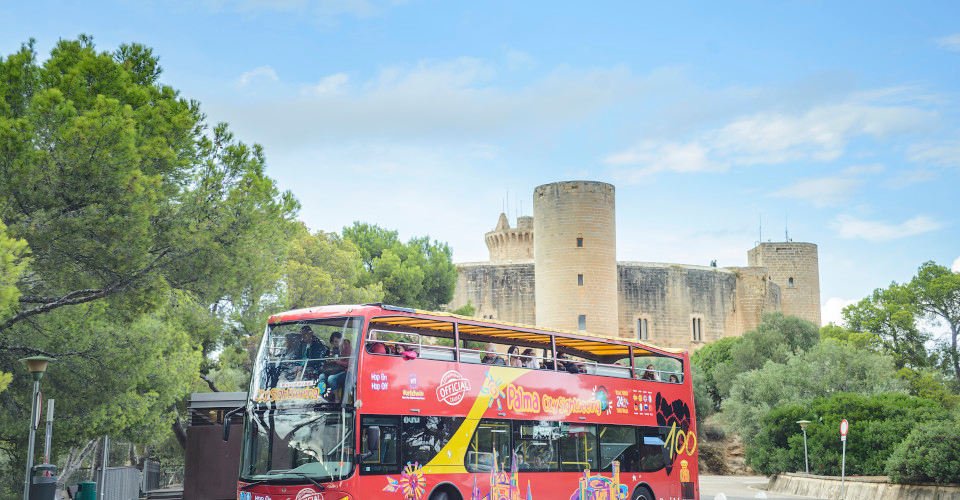 Hop-on-hop-off-Bus in Palma (inkl. Shuttle)