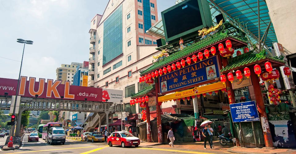 Chinatown is the place to find everything from novelty items, fresh flowers, clothes, bags, shoes to timepieces and many more. Genuine, adventurous visitors can put their bargaining skills to the test