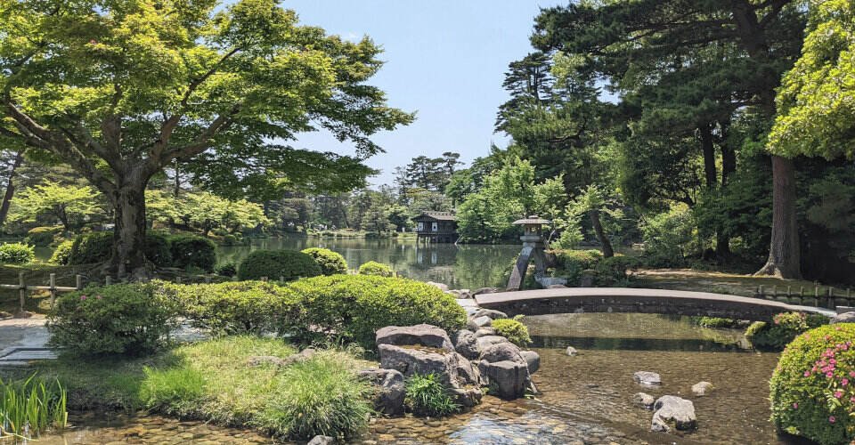 Berühmter Kenrokuen-Garten und japanische Süßigkeiten