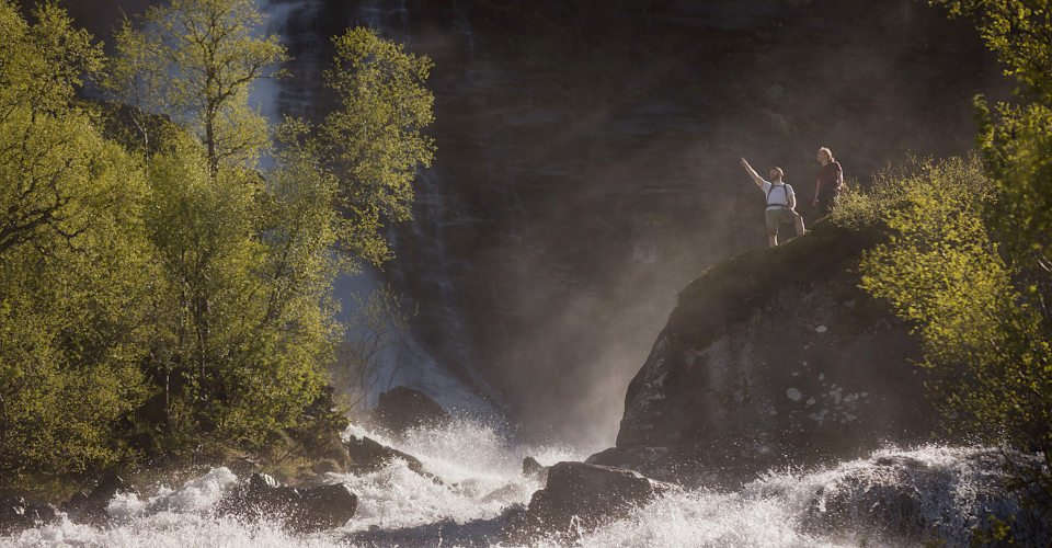 Landschaftsfahrt und Wasserfallwanderung in Nordfjordeid