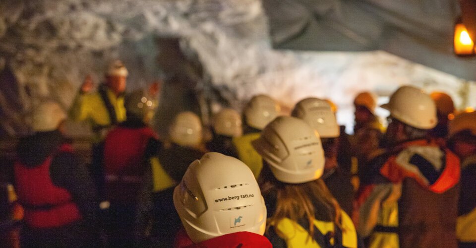 Mit dem Floß durch die Marmorhöhle