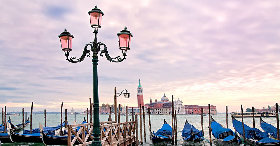 Mit dem Zug: Spaziergang durch Venedig