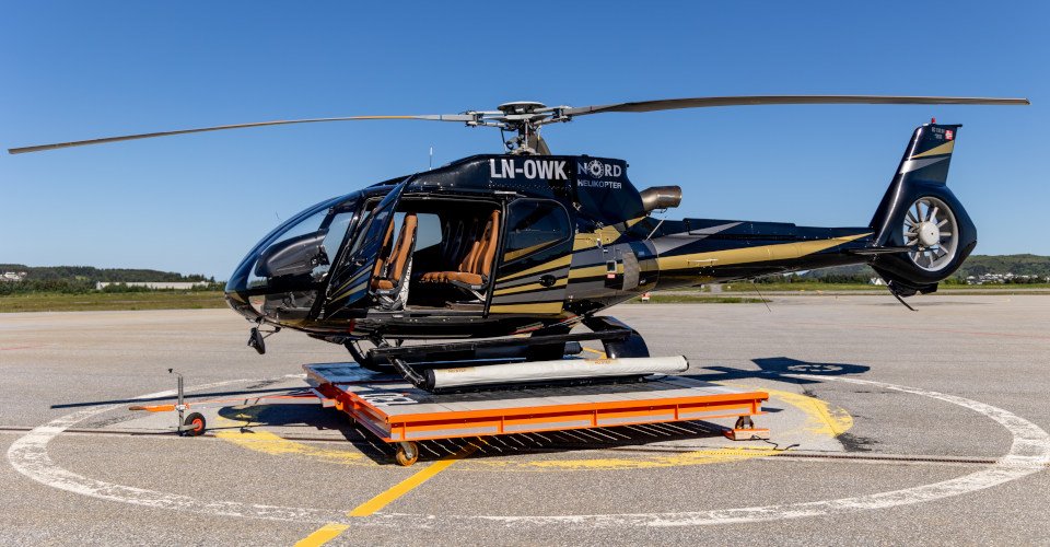 Mit dem Helikopter über die Landschaften von Ålesund