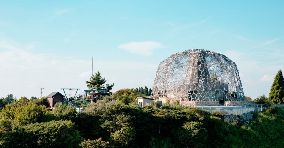 Baden in den Heißen Quellen vor der Kulisse der Rokko-Berge
