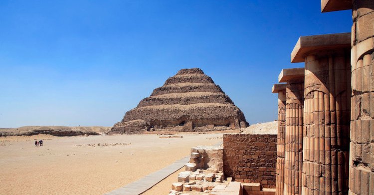 Egypte, le Caire, la pyramide de Saqqara