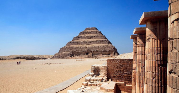 Egypte, le Caire, la pyramide de Saqqara
