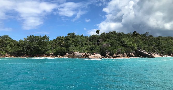 Die Inseln der Seychellen mit dem Katamaran entdecken 
