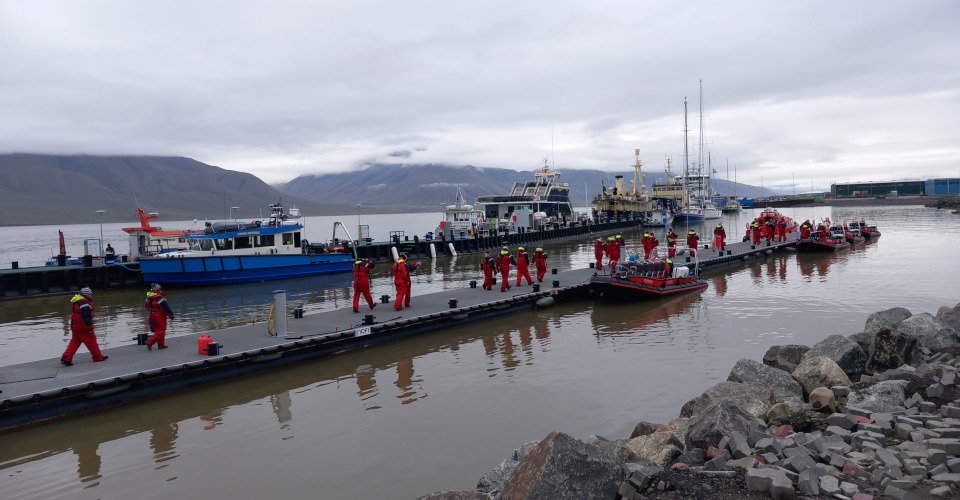 Rasante Fahrt im Polarcirkel-Boot durch den Isfjord