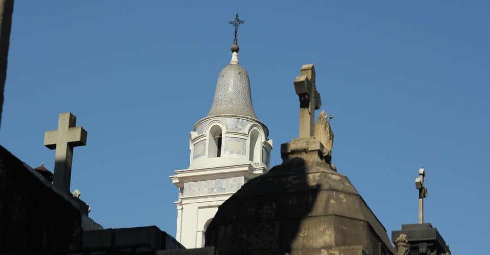 Kulturelle Highlights: Friedhof La Recoleta und El Ateno in kleiner Gruppe erleben
