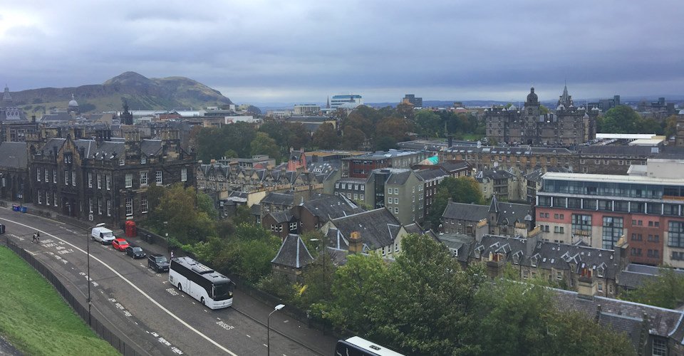 Komm an Land: Panoramafahrt durch Edinburgh