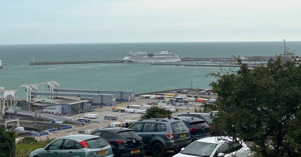 Die Kreidefelsen von Dover in kleiner Runde
