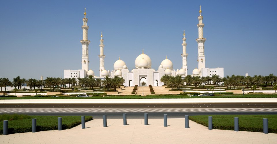 Overland: Yas Mall und märchenhafte Scheihk-Zayed-Moschee im Lichterglanz
