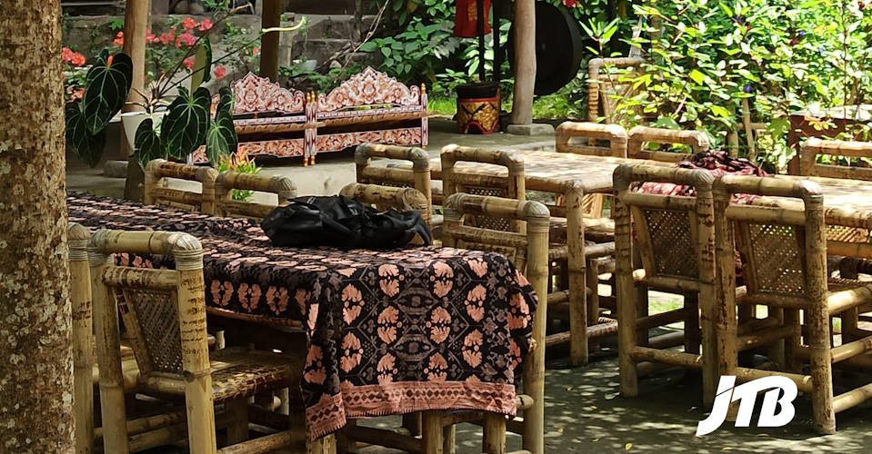 TOUR OPERATOR GATEWAY - Traditional Bamboo Dining Area